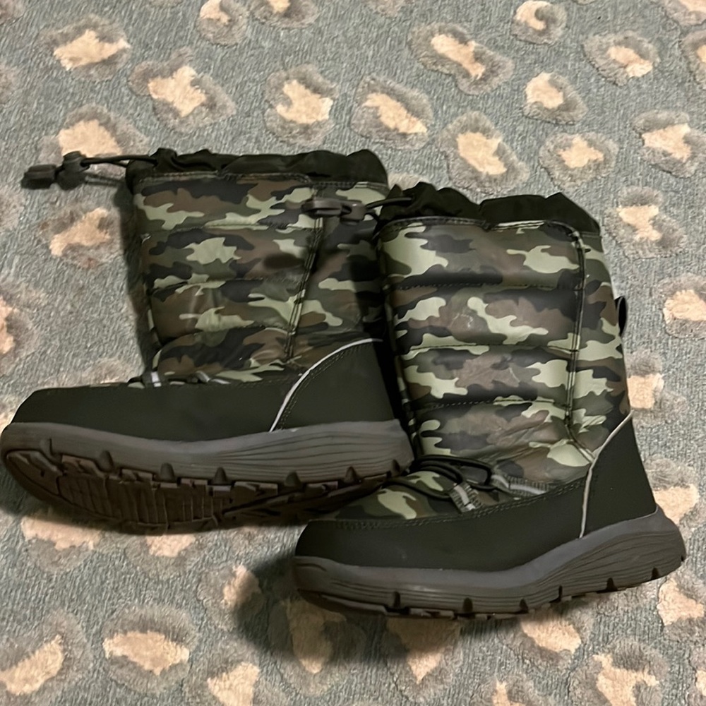 Lands End Size 12 snow boots